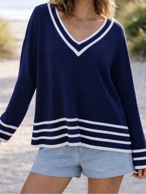 Michael Kors Navy and White Ribbed Crew V neck Sweater M
